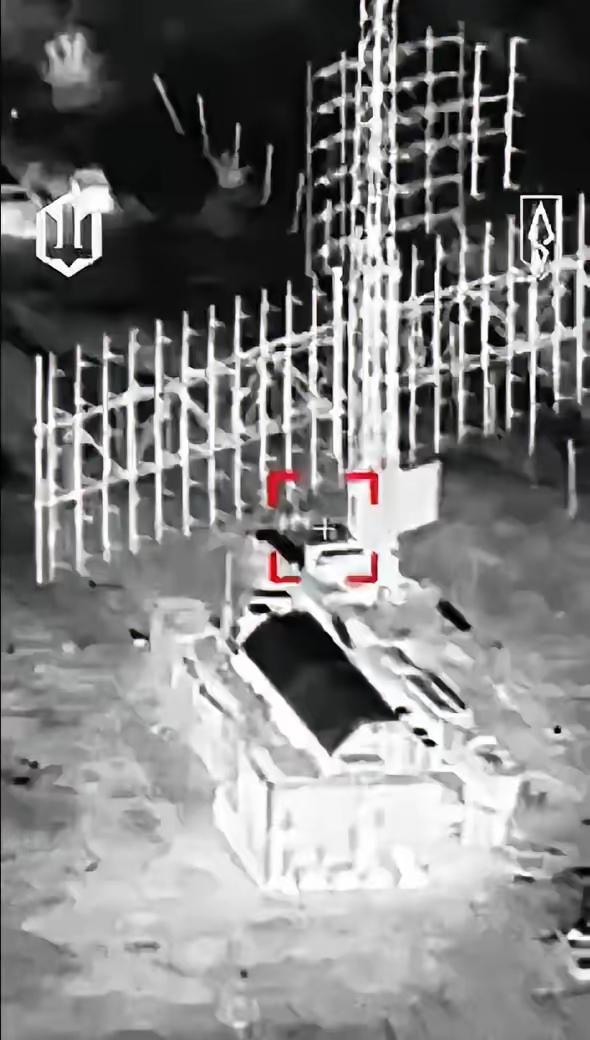 一架乌克兰侦察无人机飞越罗斯托夫州米列罗沃空军基地，监视飞机部署情况。随后，一架