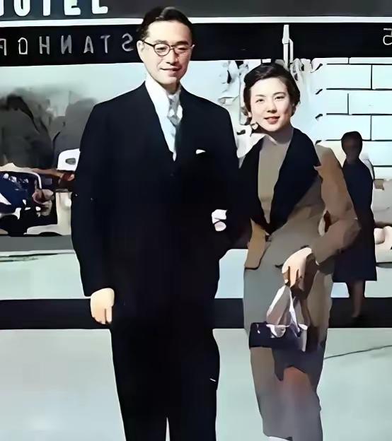 1954年，一富家小姐看上了一个穷小子，父母极力反对，但她仍然拿出私房钱，对穷小