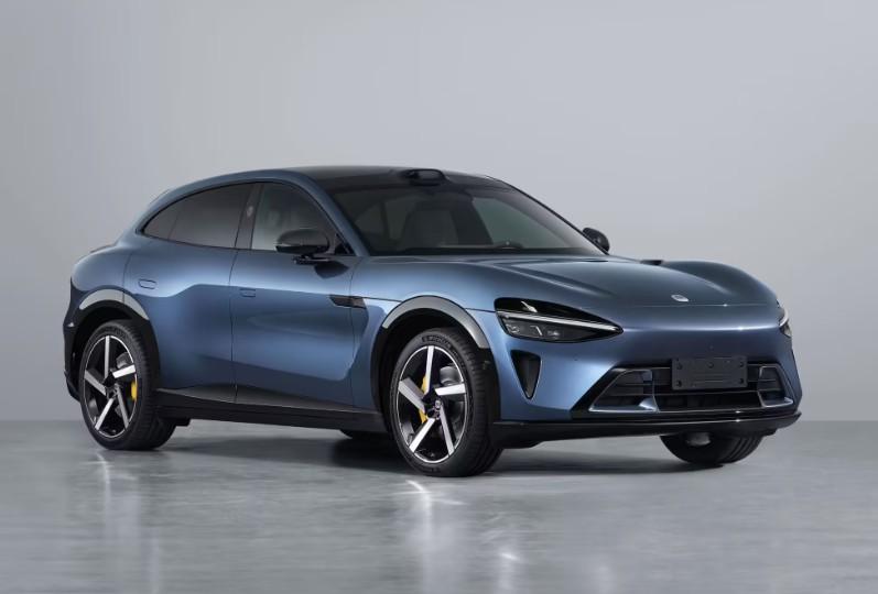 小米汽车在工信部最新申报中新增了YU7入门级版本，起售价或下探至24万元左右。