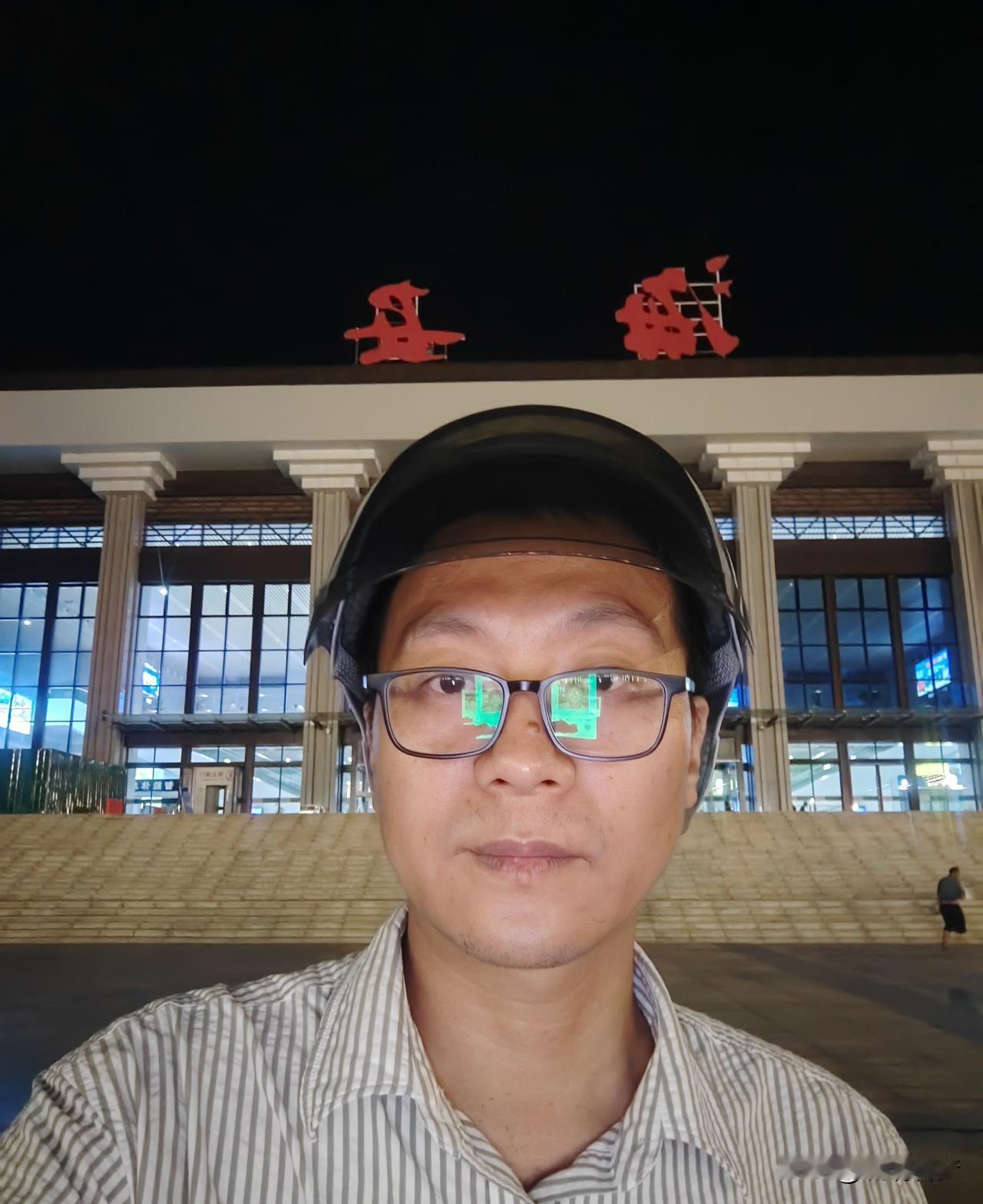深圳打工人的钱，真的比不过江苏小县城了？最近带实习生，老板一口气招了五个。加