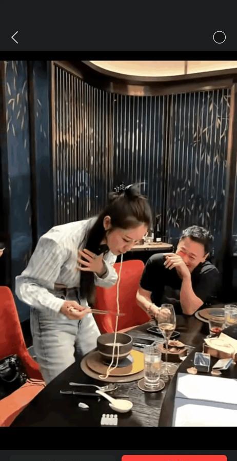 这也能忍？豪门婚姻背后的辛酸真让人看不下去了！5月生日宴上，林峰竟让妻子张馨月站