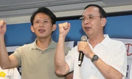 为“蓝白合”进入深水区作铺垫，国民党大咖给足黄国昌面子，周末例会一起喊出全力支持