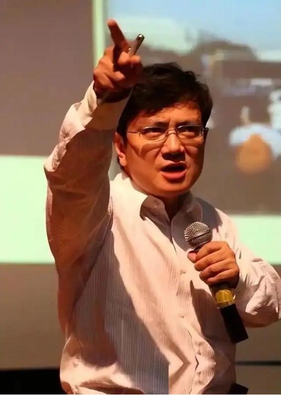 “浙大教授”郑强，再次抛出惊人言论！他曾经说：“中国是人口大国、劳动力大国，人工