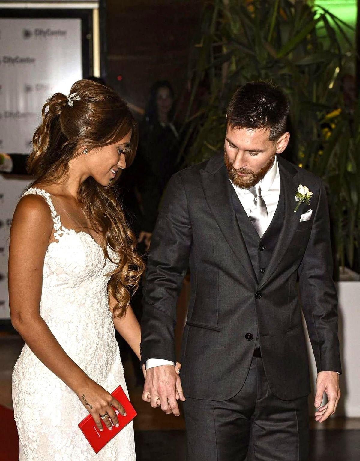 梅西亲口承认，他和安东内拉一直互相喜欢。9岁时，梅西在阿根廷罗萨里奥认识了安