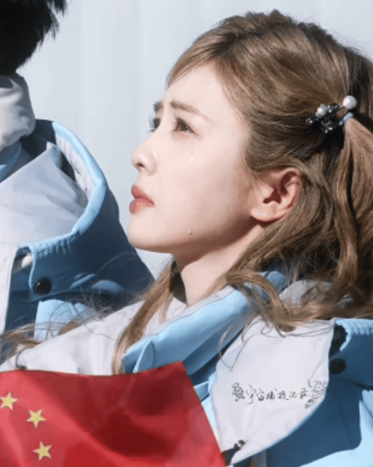 奔跑吧新疆之行看升旗仪式，白鹿、宋雨琦、李晨都哭了，为祖国的大好河山感动🇨🇳