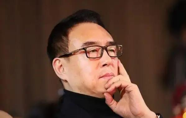 🌞2006年,47岁的春晚导演郎昆趁32岁妻子马艳丽出国,出轨24岁舞蹈家