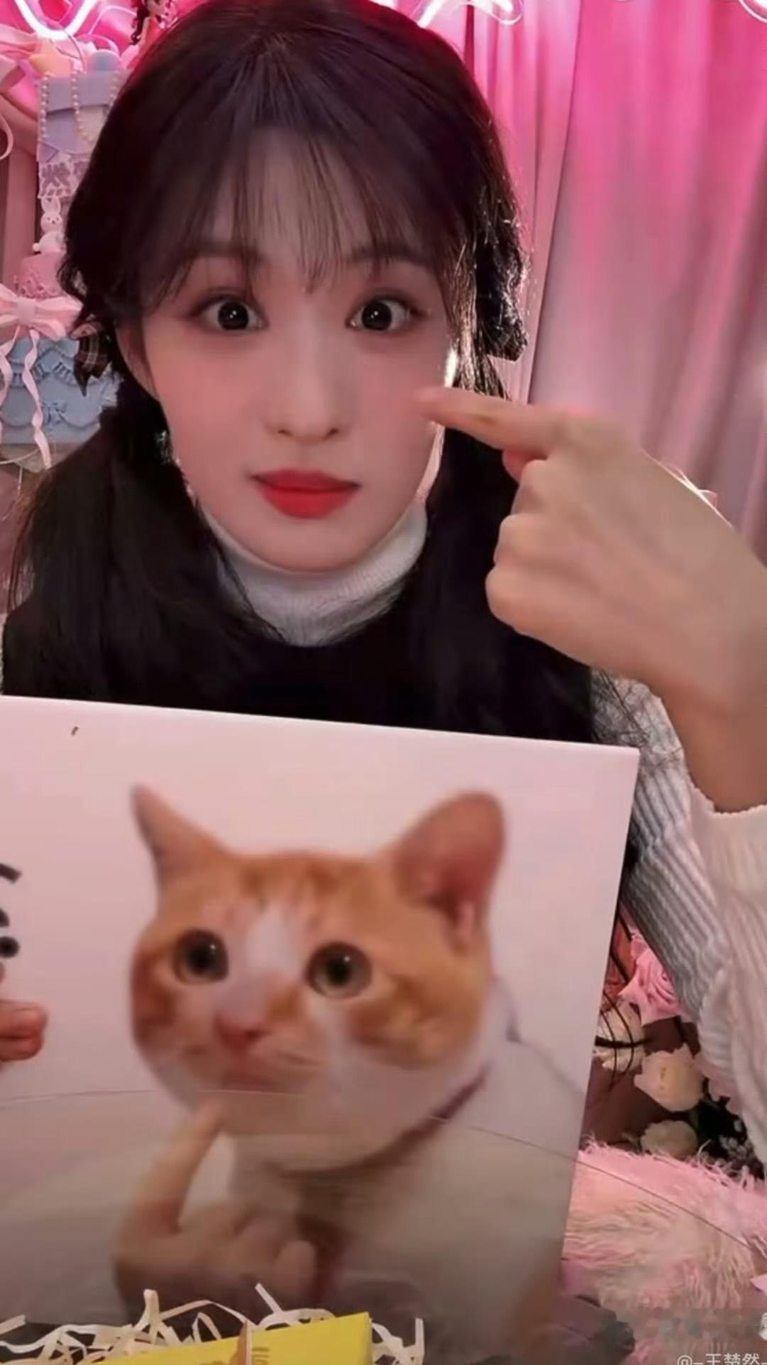 王楚然直播模仿表情包，这个船儿依旧好萌吧🥰，我大亲一口！