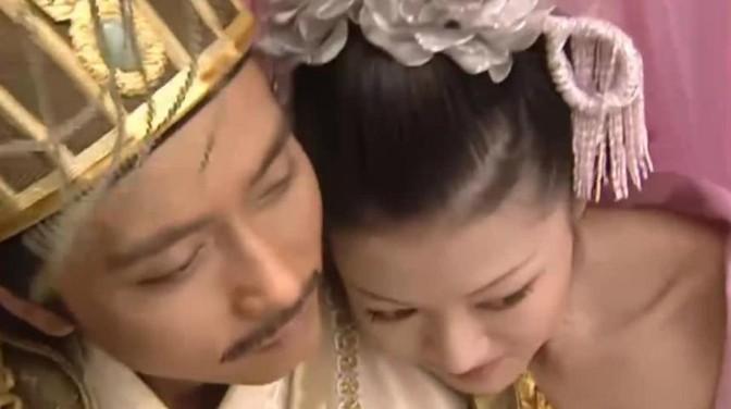 公元617年，李密奉命护送杨广的萧妃回扬州老家散心，李密看着娇艳欲滴的萧妃，色心