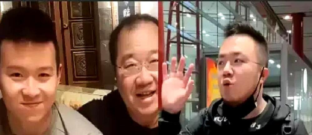 英达突然说“血浓于水”，想认回巴图，还要孙子改姓英。网友冷笑：早干嘛去了？