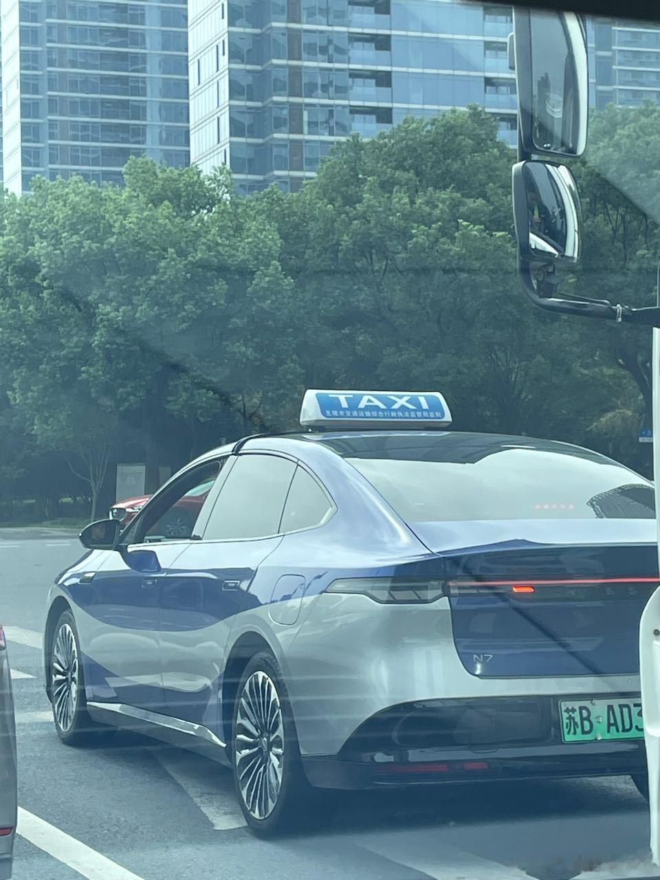 群友投稿，苏B出租车真的开始用日产N7了虽然日产很想N7做家用车，但出租车如果给
