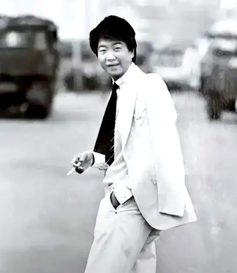 蔡澜为什么不要孩子呢？他在《鲁豫有约》接受访谈时透露过这三个原因：1、他不喜