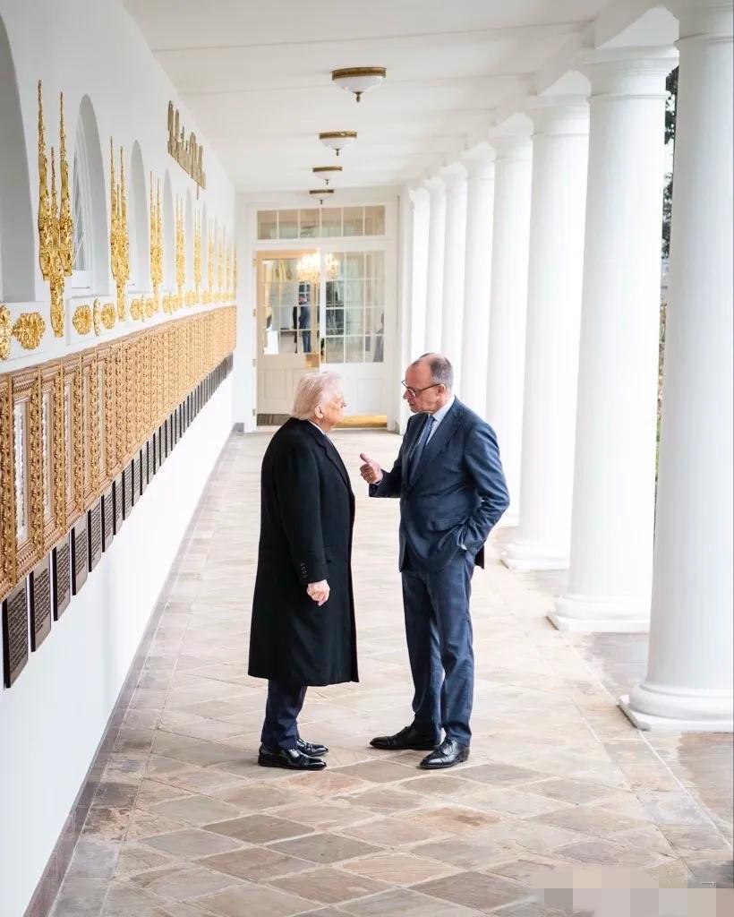 德国总理默茨表示，他与特朗普的关系“不太好”。他说：“我们现在和他关系不太好