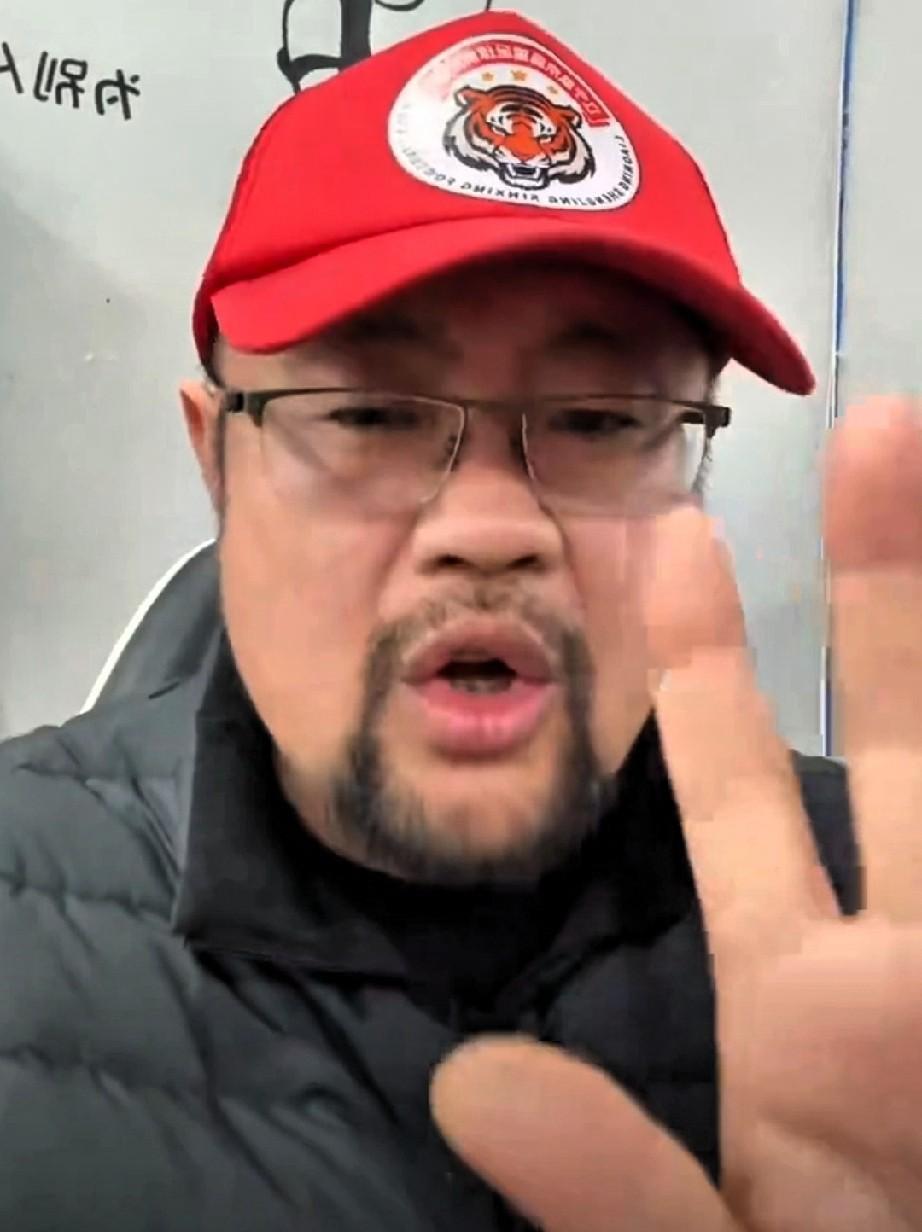 篮球名嘴贾队长支招辽宁男篮，说了三点，不吐不快，第一，新赛季锻炼年轻球员，不要眉