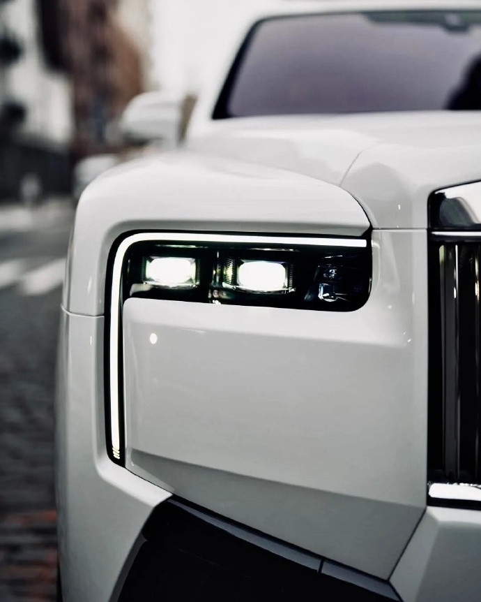 第二代劳斯莱斯库里南！内饰座椅改为织物面料，外观灯组进行了全新设计，换装23寸锻