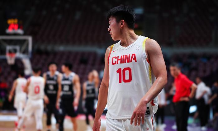 观察好久,中国男篮最有出息的球员应该是王俊杰。别看目前呼声最高的是杨瀚森,还有