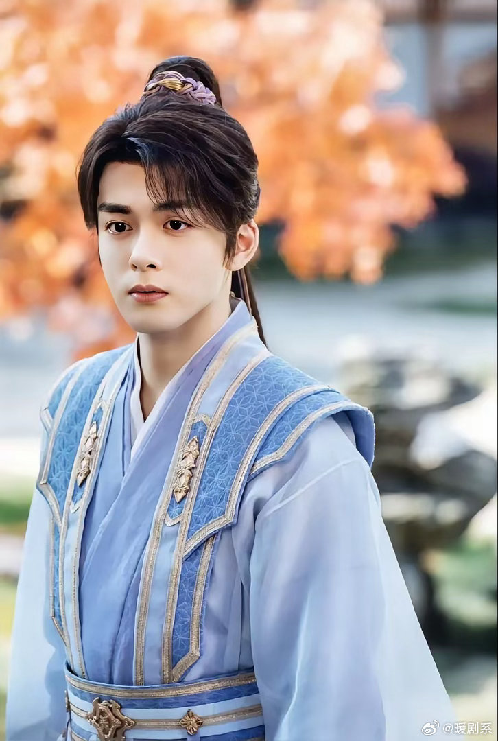 发现一个有意思的事情就是曾舜晞，他现在才28岁年纪轻轻，而且不是科班出身，但是他