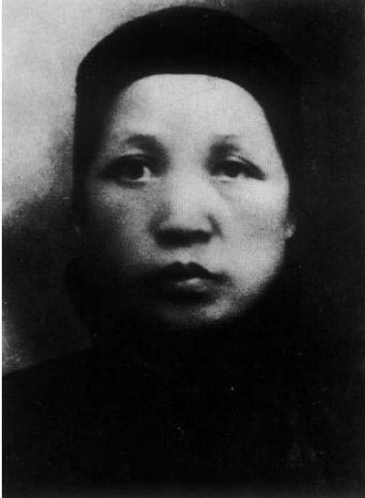1919年春，毛泽东将患病的母亲文七妹接到长沙医治，在长沙停留的二十多天里，他亲