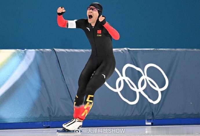 宁忠岩金牌含金量恐怖如斯速度滑冰对身体素质要求极高，说白了就是个大腿长，所以肯定