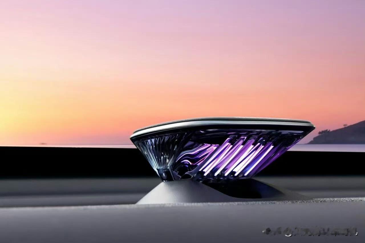 日产是外国品牌里反应最快，想得最明白的。天籁·鸿蒙座舱版，我估计上市价格会有惊