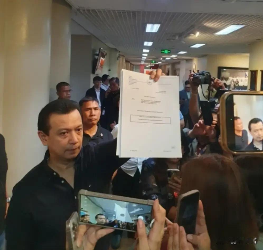 菲律宾国会突发惊魂一幕！特工当场围堵杜特尔特盟友，现场直接炸锅！菲律宾参议院