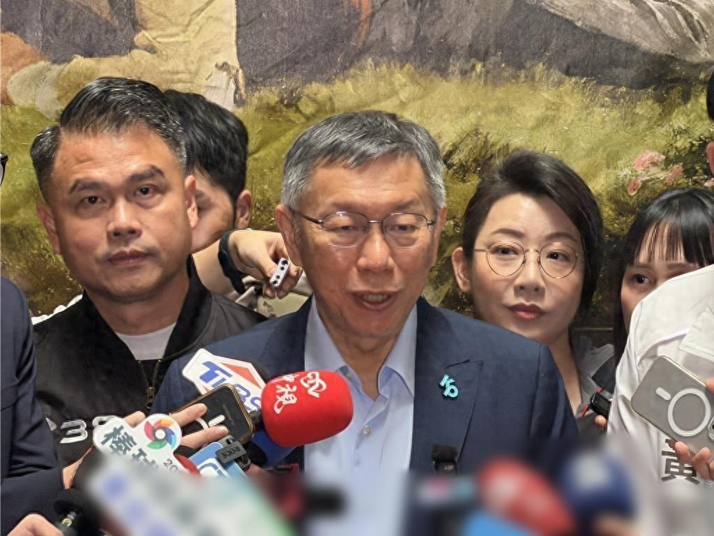 台民众党前主席柯文哲18日在一场催票活动中叫嚣：“国民党把台湾‘卖给中国’是