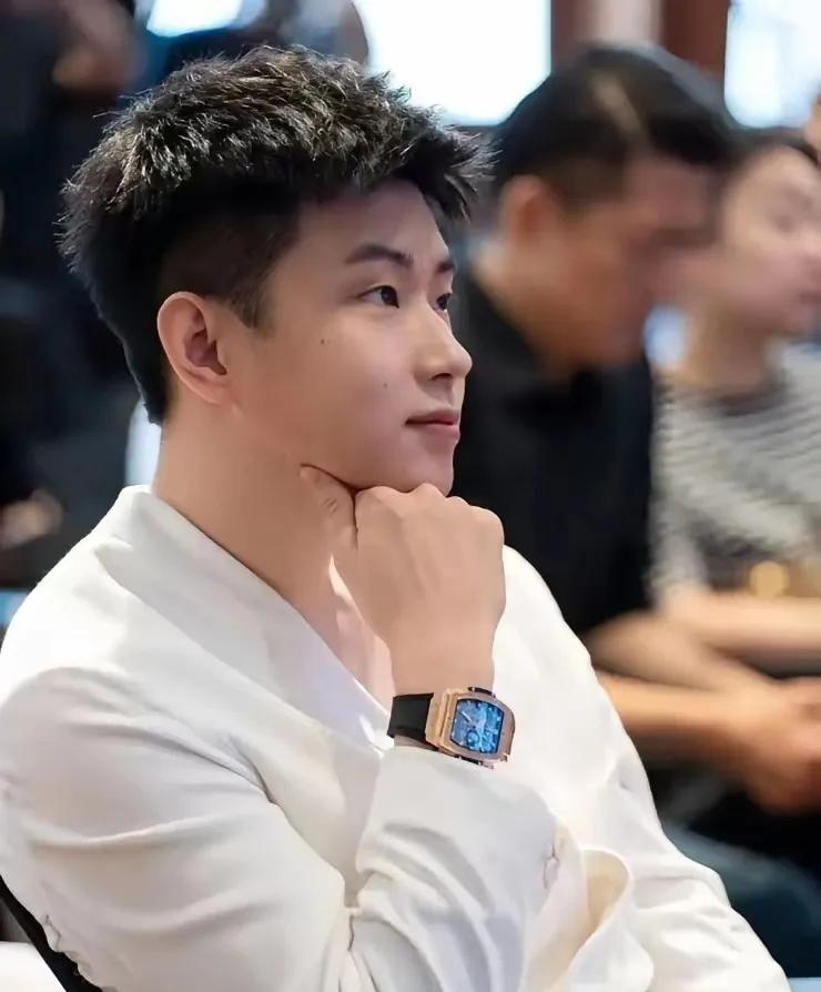 世锦赛资格赛27人参赛、21人无缘正赛，6人晋级32强！奖金收获如下：一轮游无