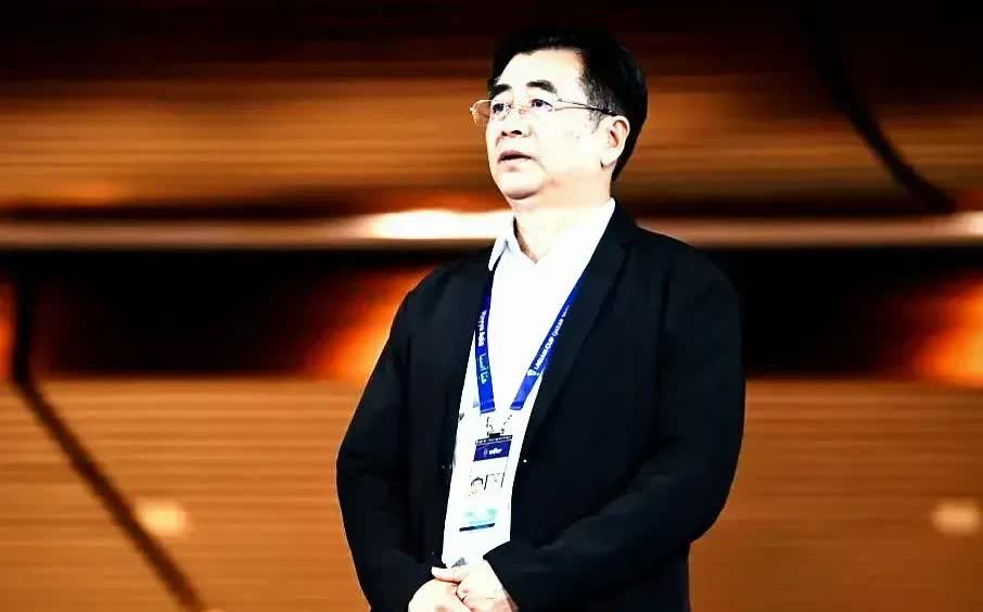 足协宣布两项决定，史上最短主帅诞生！随着东亚杯比赛结束，足协也正式宣布两