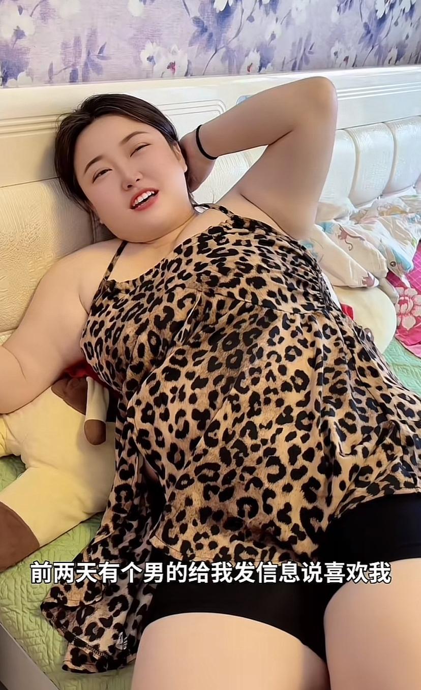 这一款，镇宅又旺夫，女同伴说她太能睡，一天吃一顿饭也胖。给她介绍个黑人，她说半夜