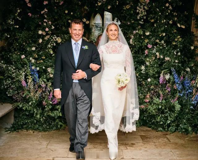 6.8英国安妮公主的儿子皮特通过杂志发布了3张他和新婚妻子哈莉特