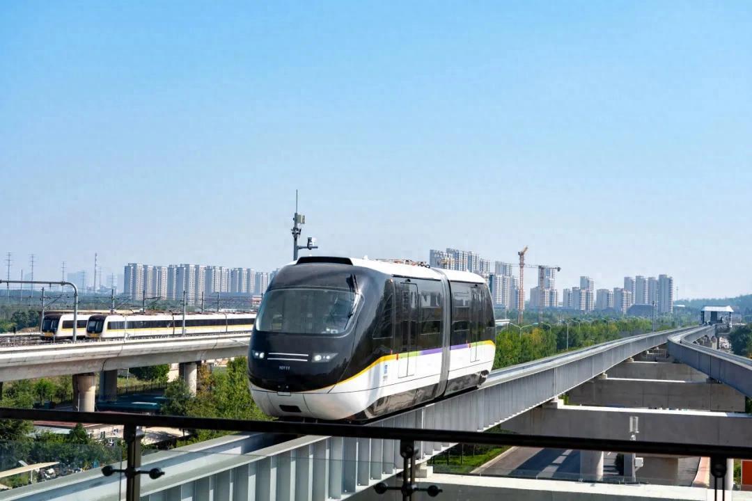 “云巴”是个什么新鲜玩意儿。在济南的老妹说那里刚开通了云巴环线,昨天周日专门去体