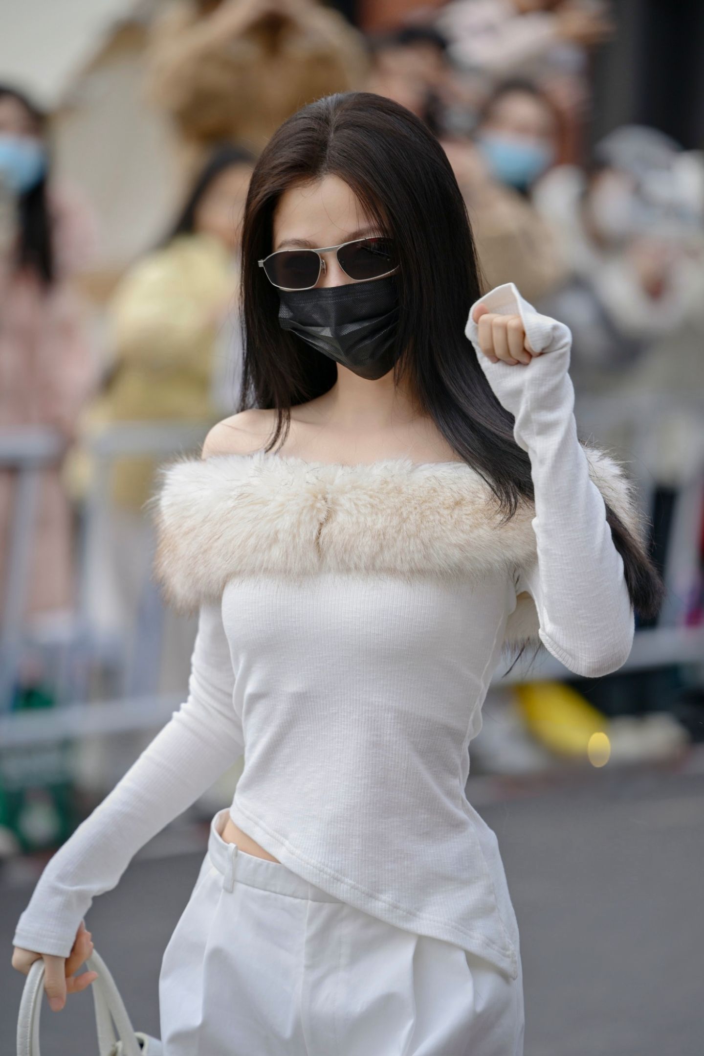 好优雅好时尚的出场还有这个肩颈这个小蛮腰