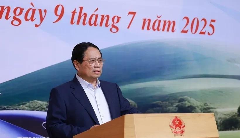 范明政不仅是越南政府总理，他还亲自兼任了好几个指导委员会的主任，某些大事由他亲自