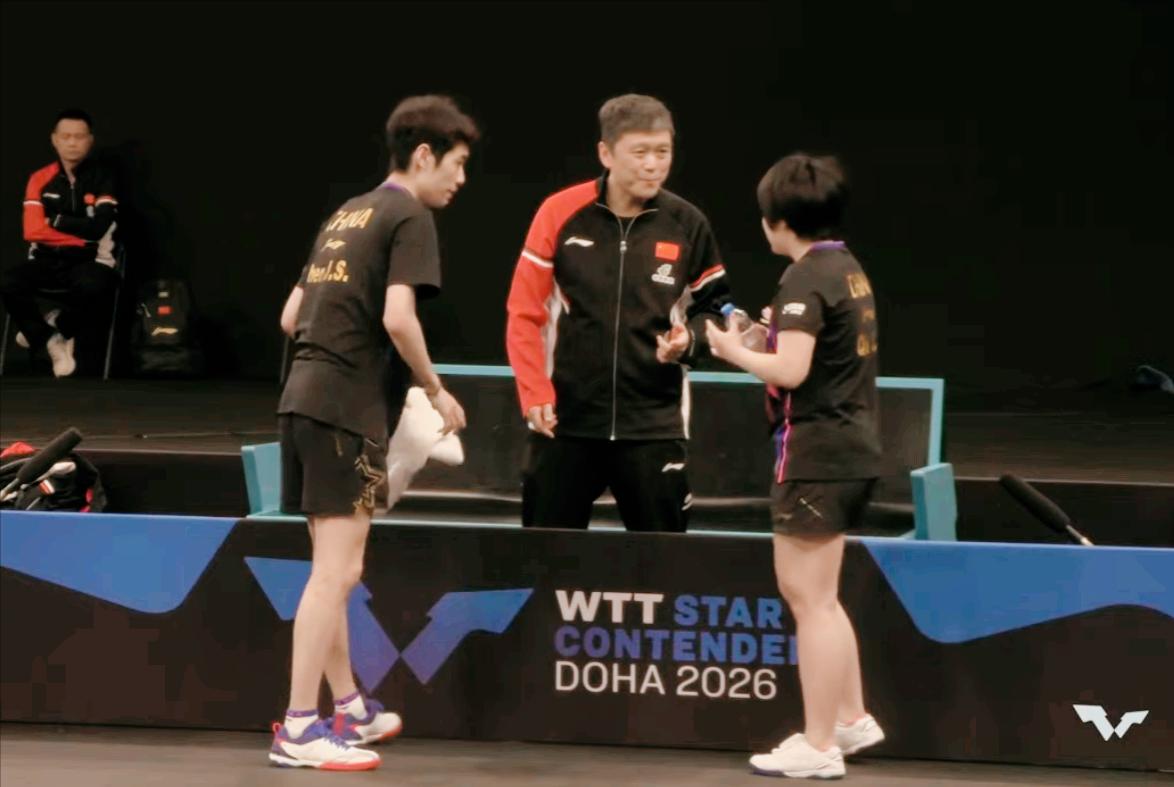 笑死我了，志强居然会笑！看着陈俊松/覃予萱第一局11:5轻松拿下林昀儒/郑怡静