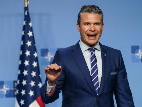 中俄说没用！欧洲说没用！罗马教皇一句话，倒是让美国防长闭嘴了。 自美伊大战开