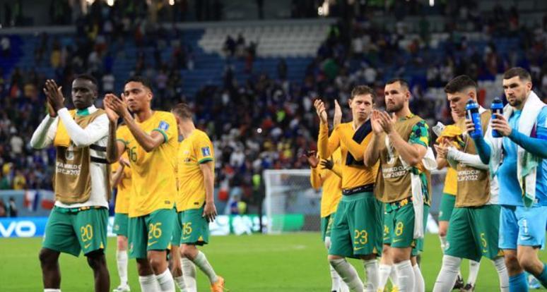 2026年世界杯，巴西队还能冲击冠军吗？说实话，现在的桑巴军团真的有点让人捏把汗