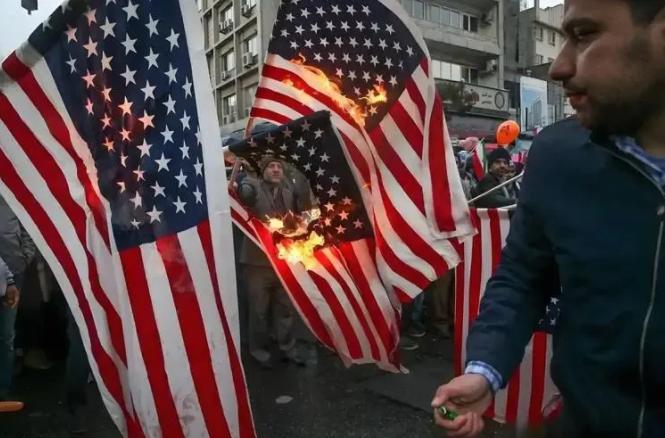 美国衰落其实是一个巨大的谎言，因为老美还在世界上拥有着绝对的领先优势，之所以这两
