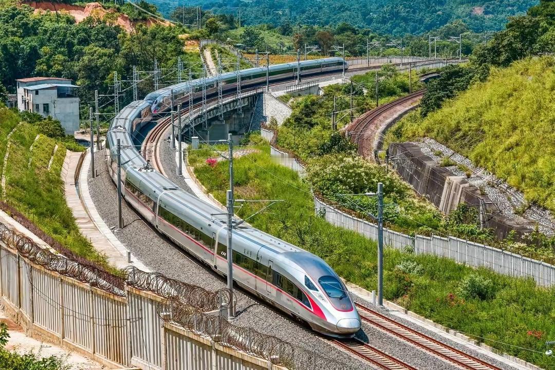 “国铁集团”，中国的顶梁柱超级大企业国铁集团用6万亿负债换来了全球最大高铁网