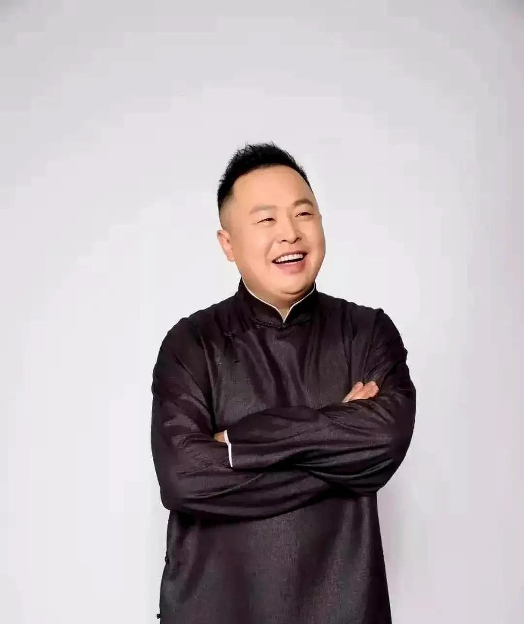 德云社少班主身边，没了那个“太子伴读”。阎鹤祥走了。不是被扫地出门，是主动请