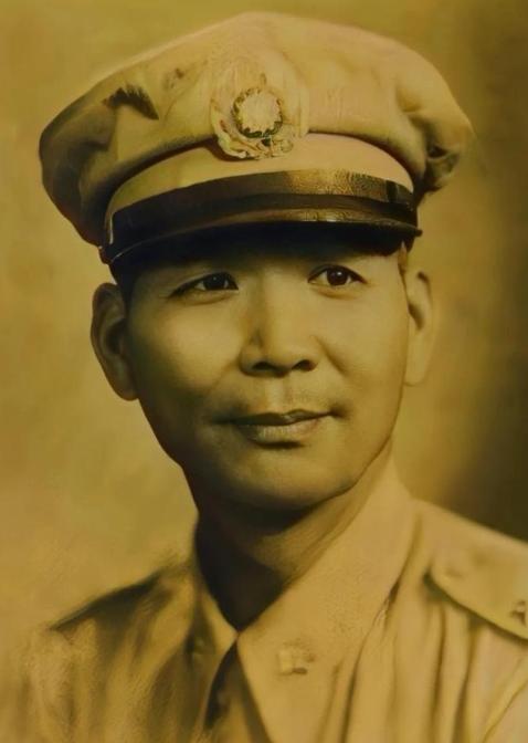 1948年，双堆集战役中，胡琏见大势已去，打算乘坐坦克突围，坦克有3辆，2旧1新