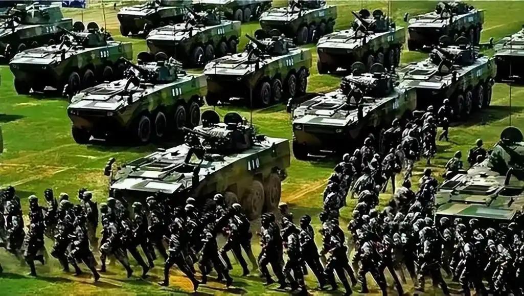 我军的重装合成旅到底有多恐怖？这么说吧，假设一下：第一，俄乌冲突中随便哪边有了咱