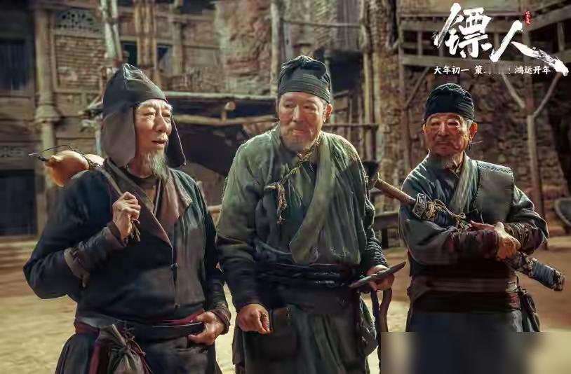 都骂吴京过河拆桥，可没人告诉你，陈丽君11天救了《镖人》一条命。你以为是续集