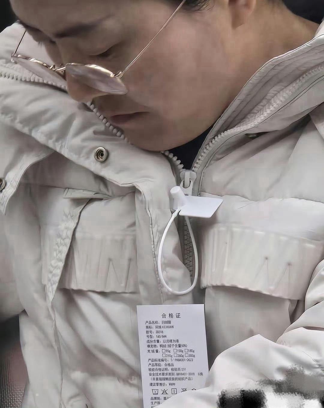 她是怎么做到不脸红的呢？？？​​​