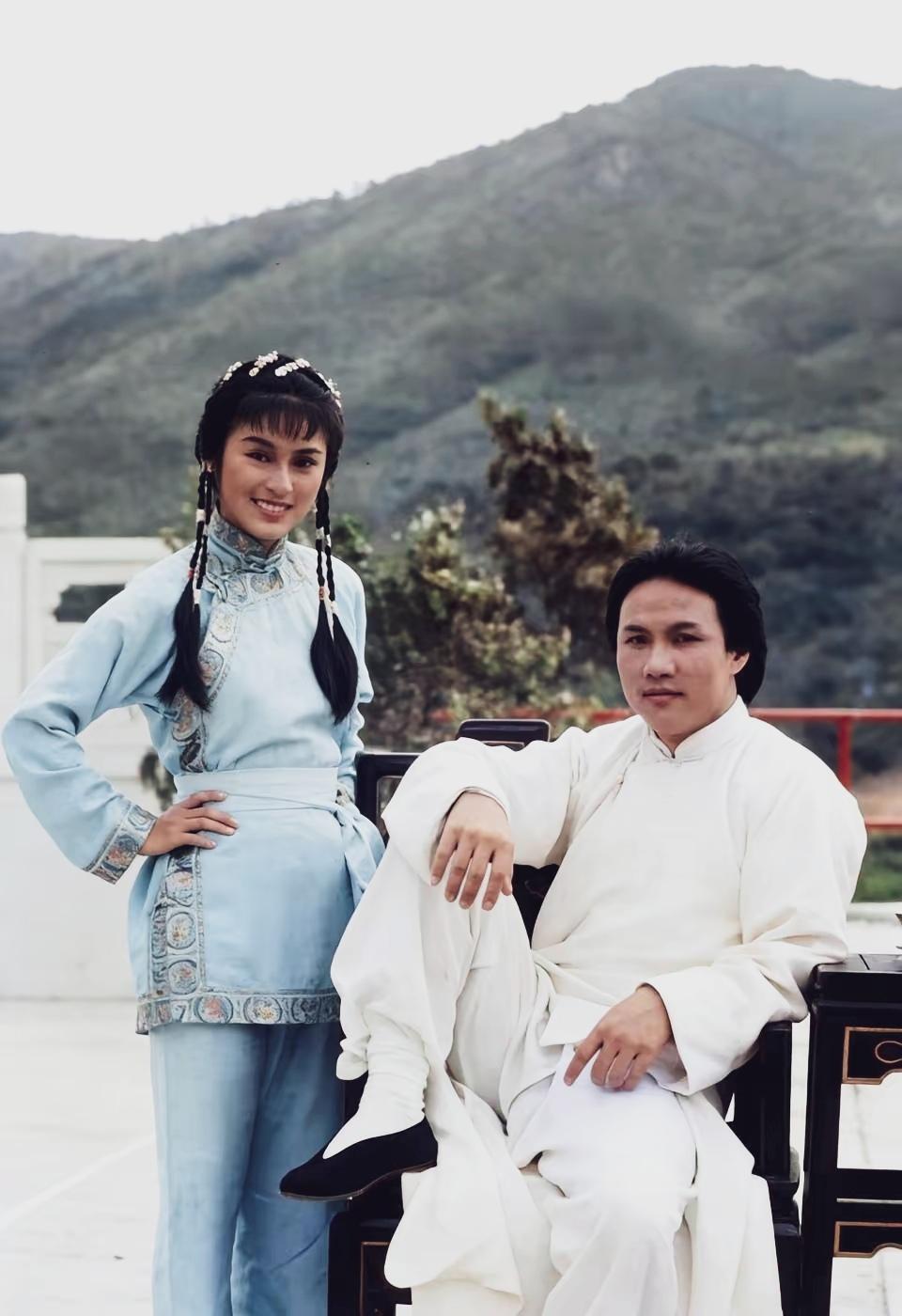 记得小时候港剧特别火，特别喜欢看黄元甲和米雪主演的电视连续剧《霍元甲》，喜欢那个