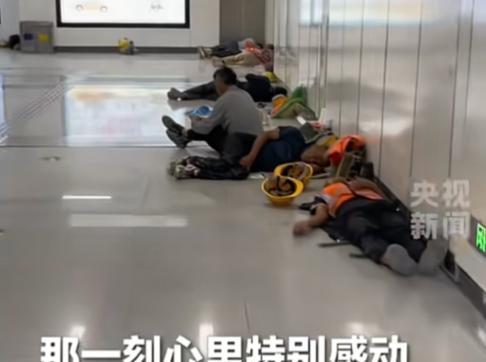 “郑州地铁火爆央视！”郑州气温破40度，地铁特意设立免费纳凉点，环卫工人和农民工