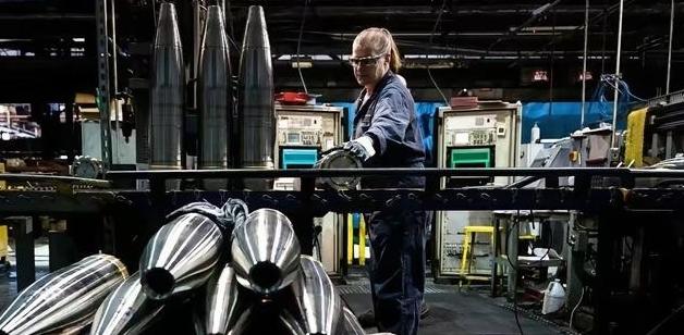 美军正急着补充武器库存的关键时刻，中方突然宣布了一个大消息，这下白宫彻底傻眼了！