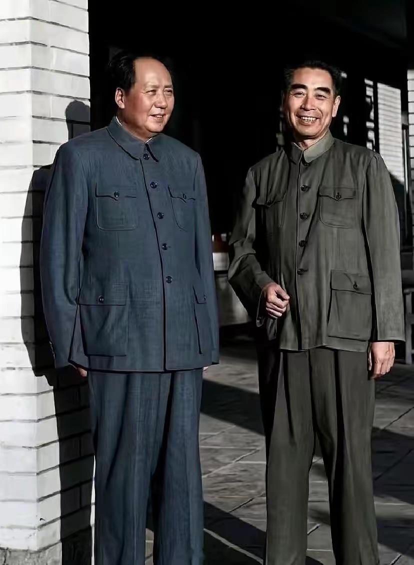 这张照片拍得太好了，两位伟人笑得非常灿烂，非常温暖。