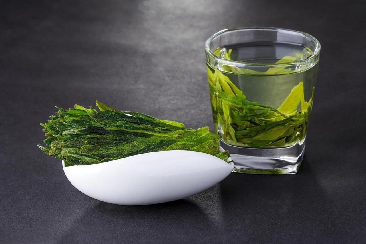 绿茶是脑梗的加速器？医生提醒：想要血管健康，4物谨慎食用绿茶被扣上"脑梗加速