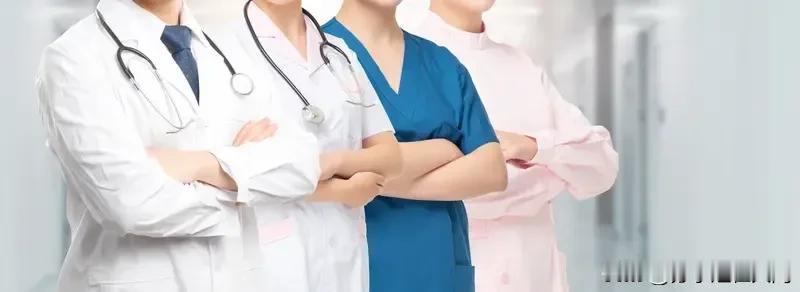 现在医生离职率和医患冲突的数据真让人揪心。2025年医疗行业平均离职率达12%，