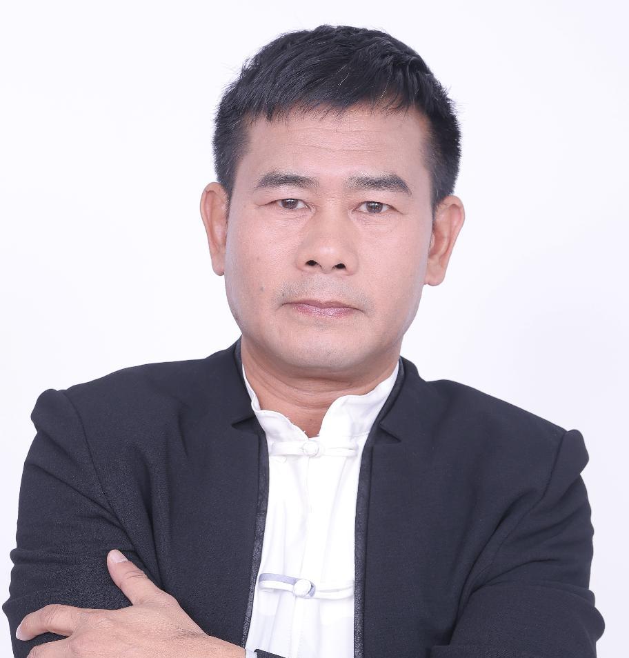 唐际根，男，1964年出生。先后就读于北京大学和中国社会科学院，2004年获英国