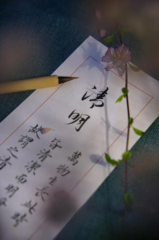 看到“小字赠知己”这个上联，我一下子来了兴致。这上联透着一股文雅和对知己的珍视。